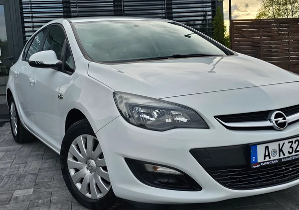 Opel Astra cena 35900 przebieg: 120000, rok produkcji 2015 z Brzozów małe 781